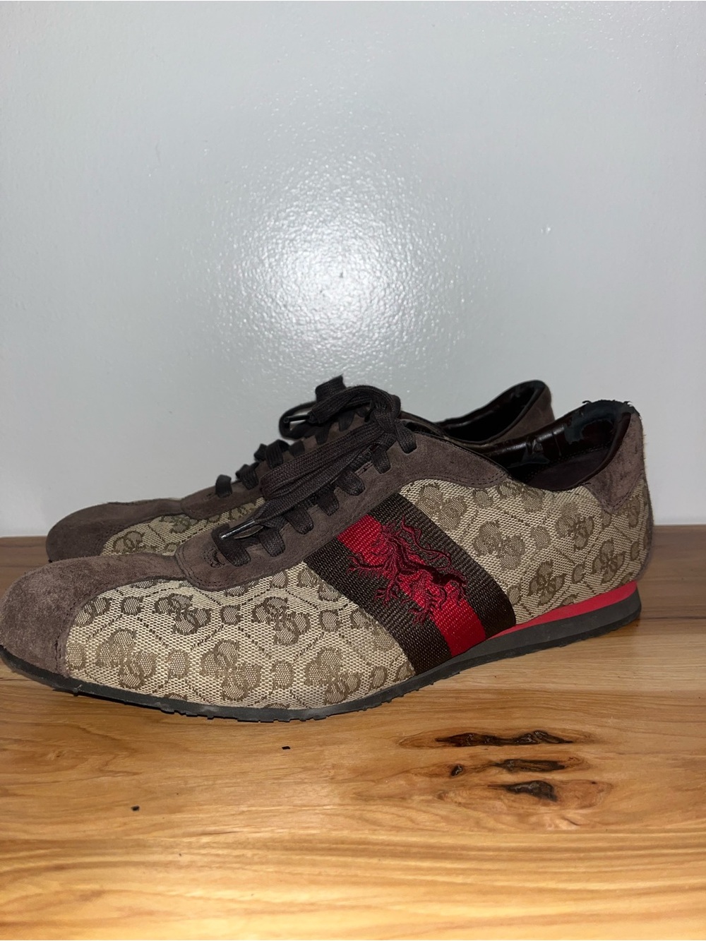 GUESS Men's Lace Up Low Top Brown Beige Logo Athletic Sneakers Casual